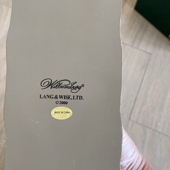 Williamsburg The Mulberry Sociable Carriage - Lang and Wise - Picture 11 of 12